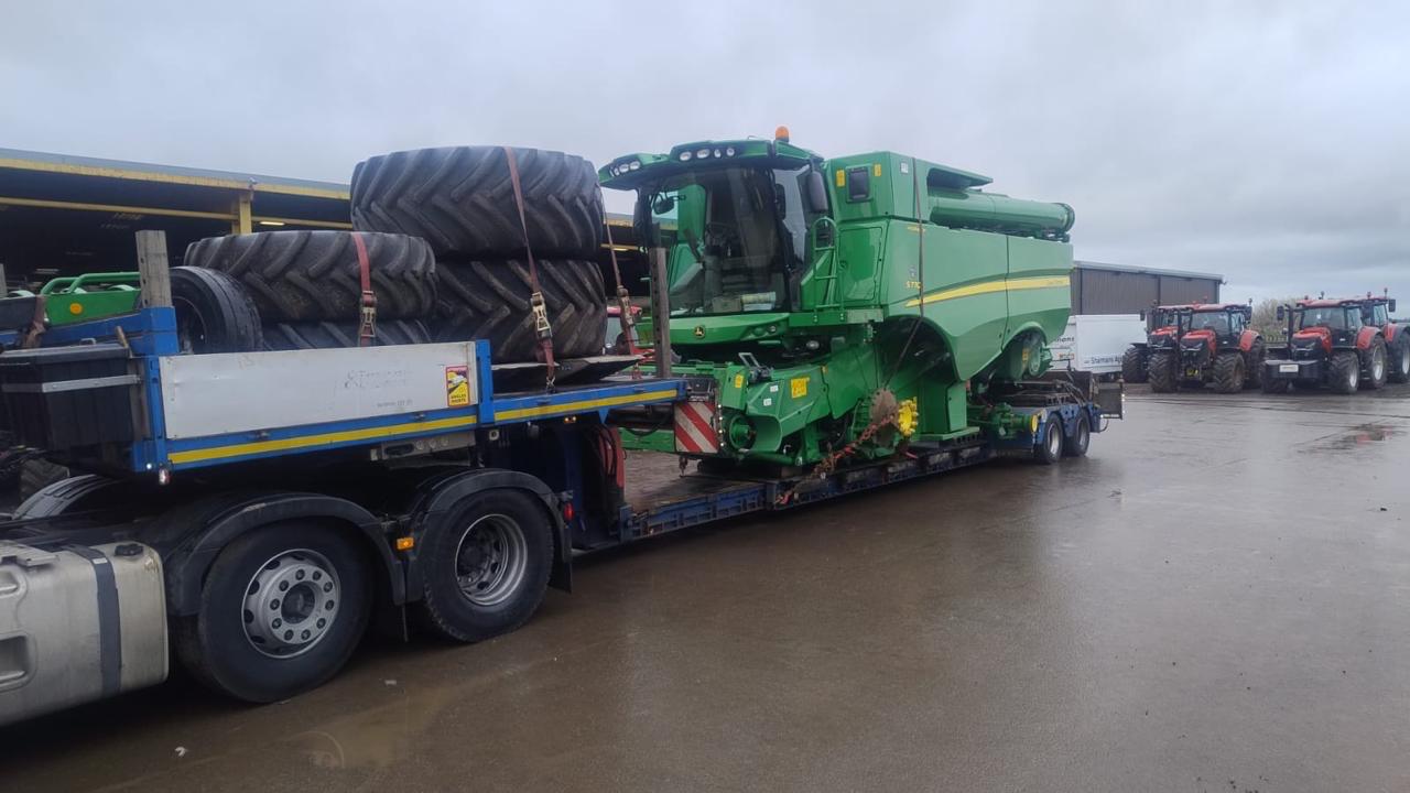John Deere 7820 вигляд збоку