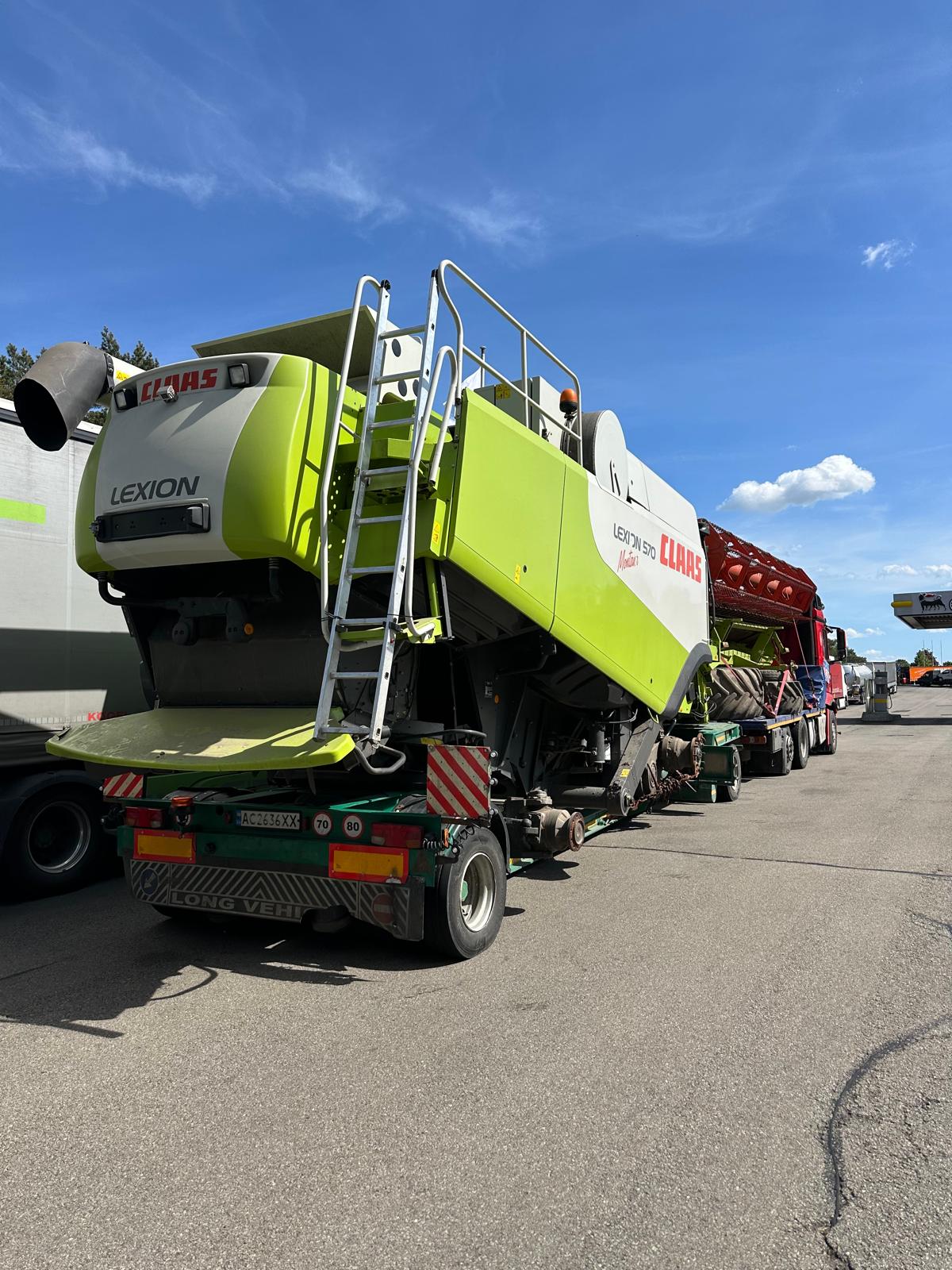 Claas з жаткою Vario